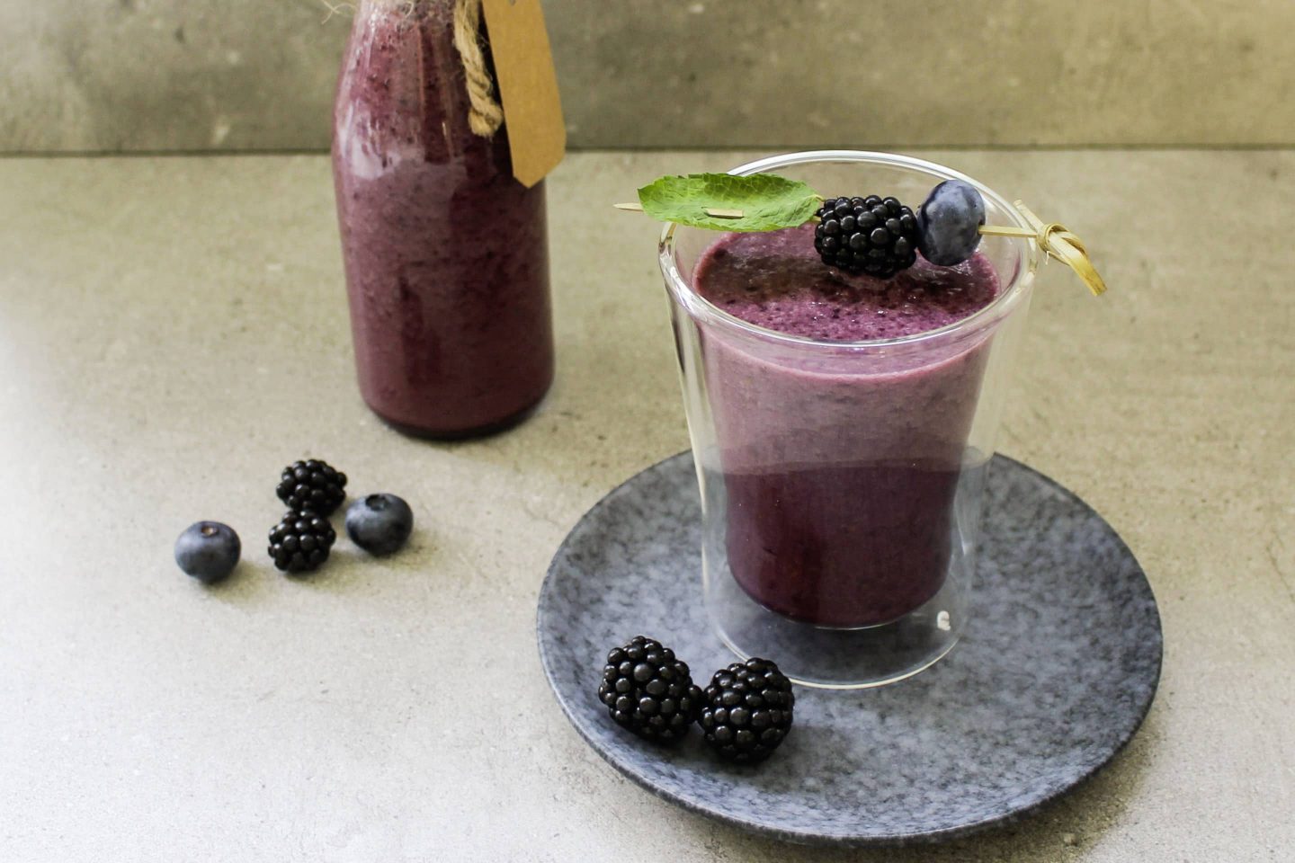 Brombeer-Bananen-Shake mit VEGGY Sweet